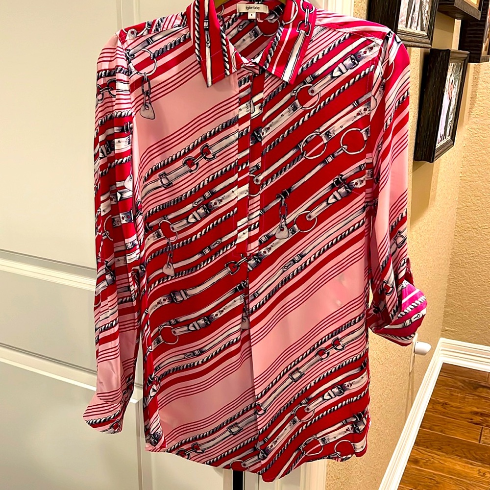 TYLER BOE BLOUSE. 👚 silk with long sleeves that can be rolled up